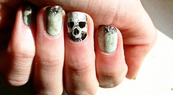 glitter skull halloween nails