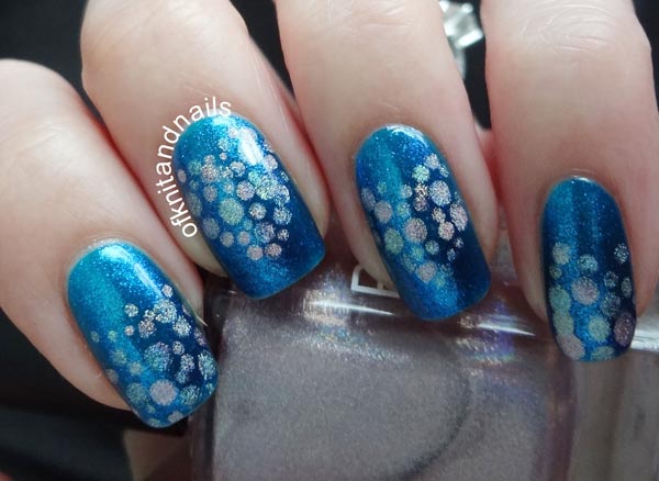 holo gradient dots blue shimmer nails