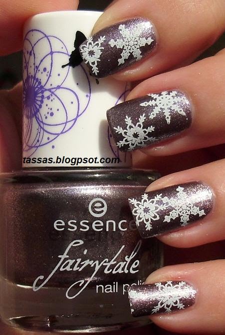 winter nails snowflakes